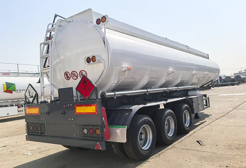 Sinotruk Trailer Oil Tanker Truck-2