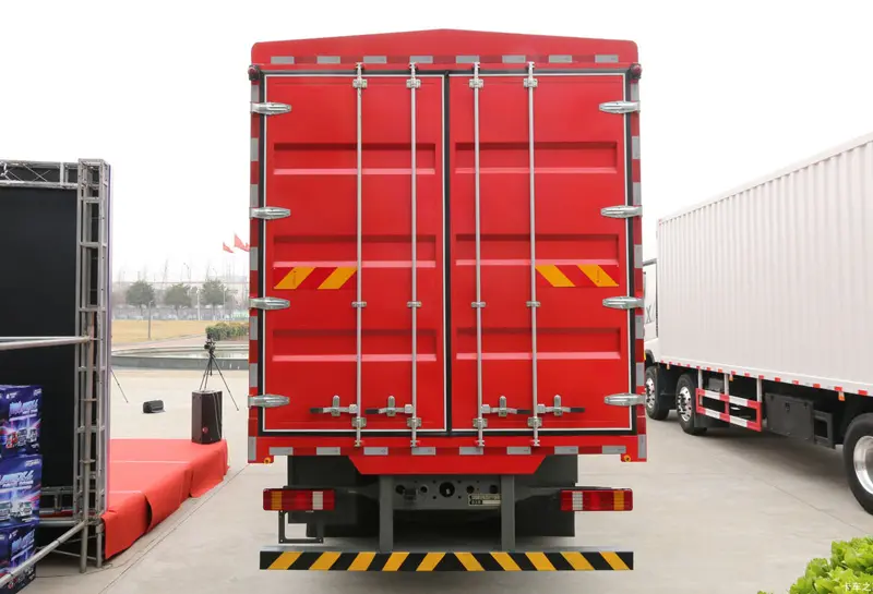 sinotruk howo max cargo truck for sale-4