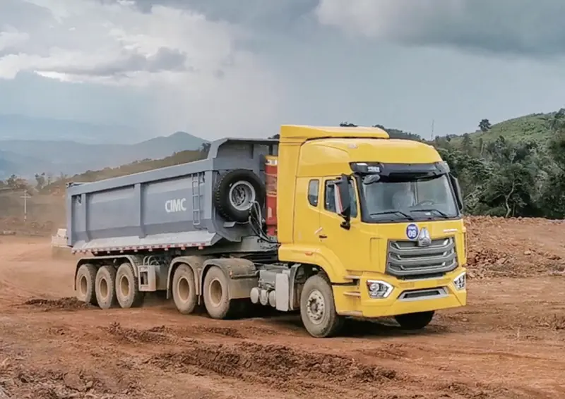 sinotruk howo NX 6×4 tractor truck-1