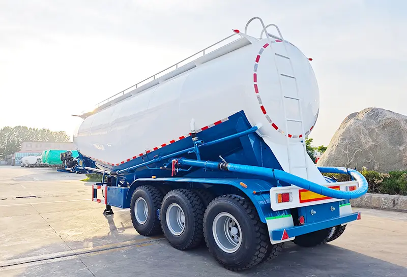 Sinotruk Howo Powder Tank Trailer-4