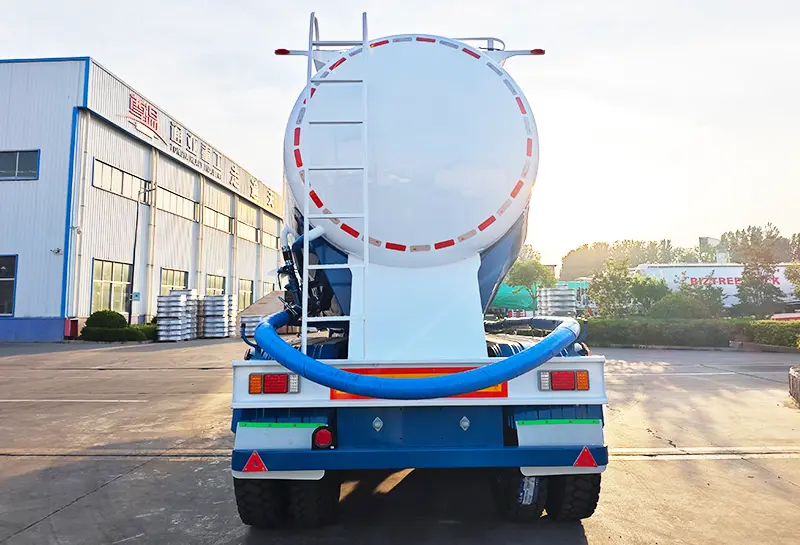Sinotruk Howo Powder Tank Trailer-5