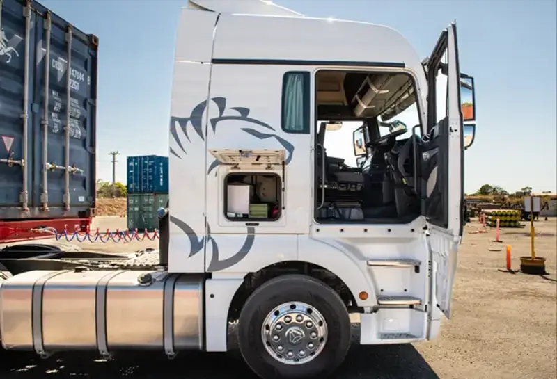 Sinotruk Sitrak C7H Tractor Truck-4