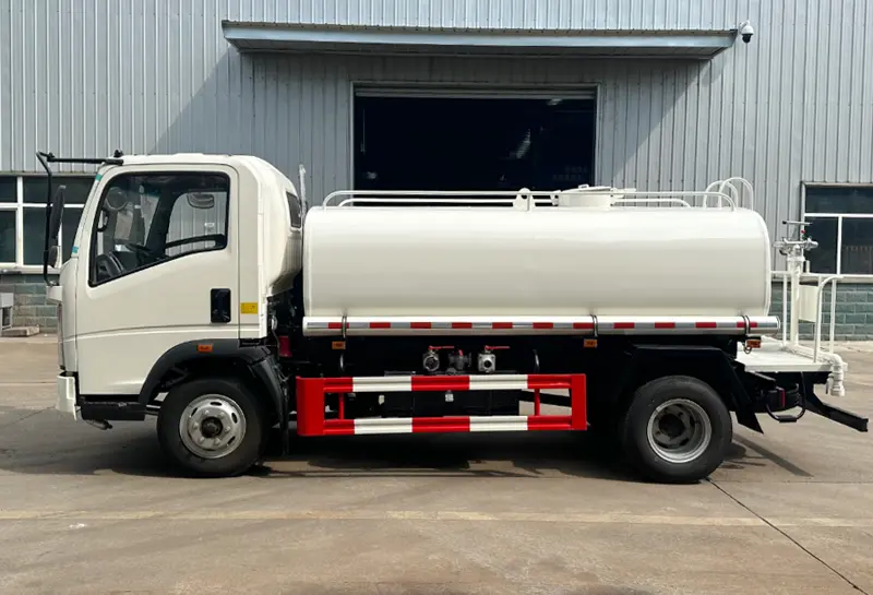 Sinotruck Howo Water Tank Truck-1