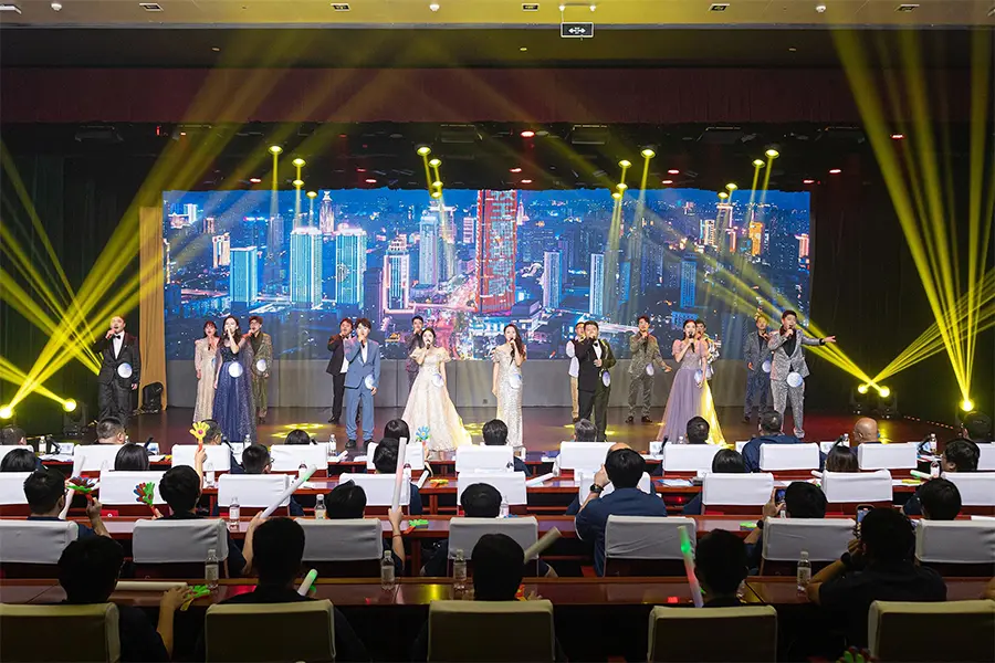 Sinotruk Holds National Day Youth Singer Competition (1)