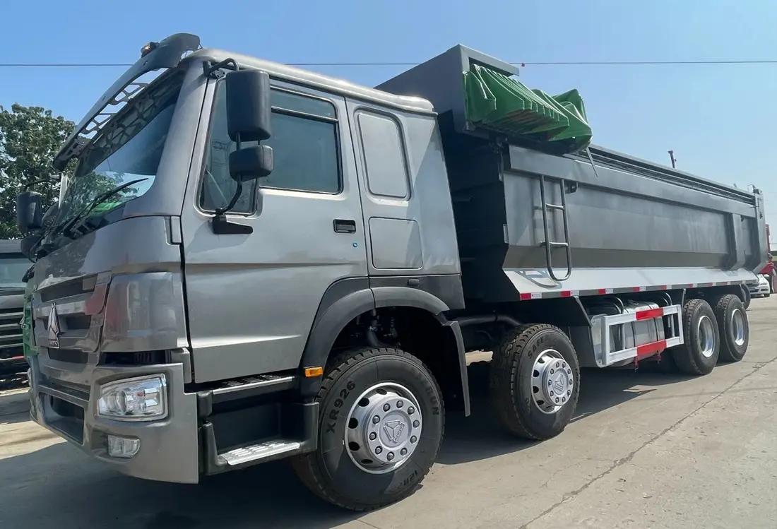 Sinotruk Howo 7 8X4 Dump Truck With Tarp-1