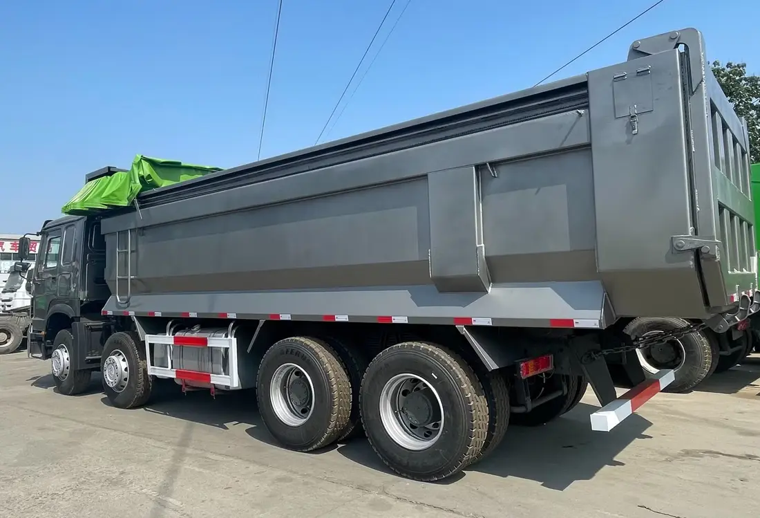 Sinotruk Howo 7 8X4 Dump Truck With Tarp-3