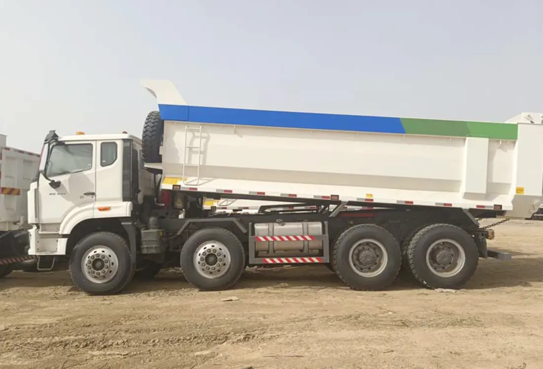Sinotruk Howo NX 430HP 8×4 Dump Truck U-shaped Bucket-2