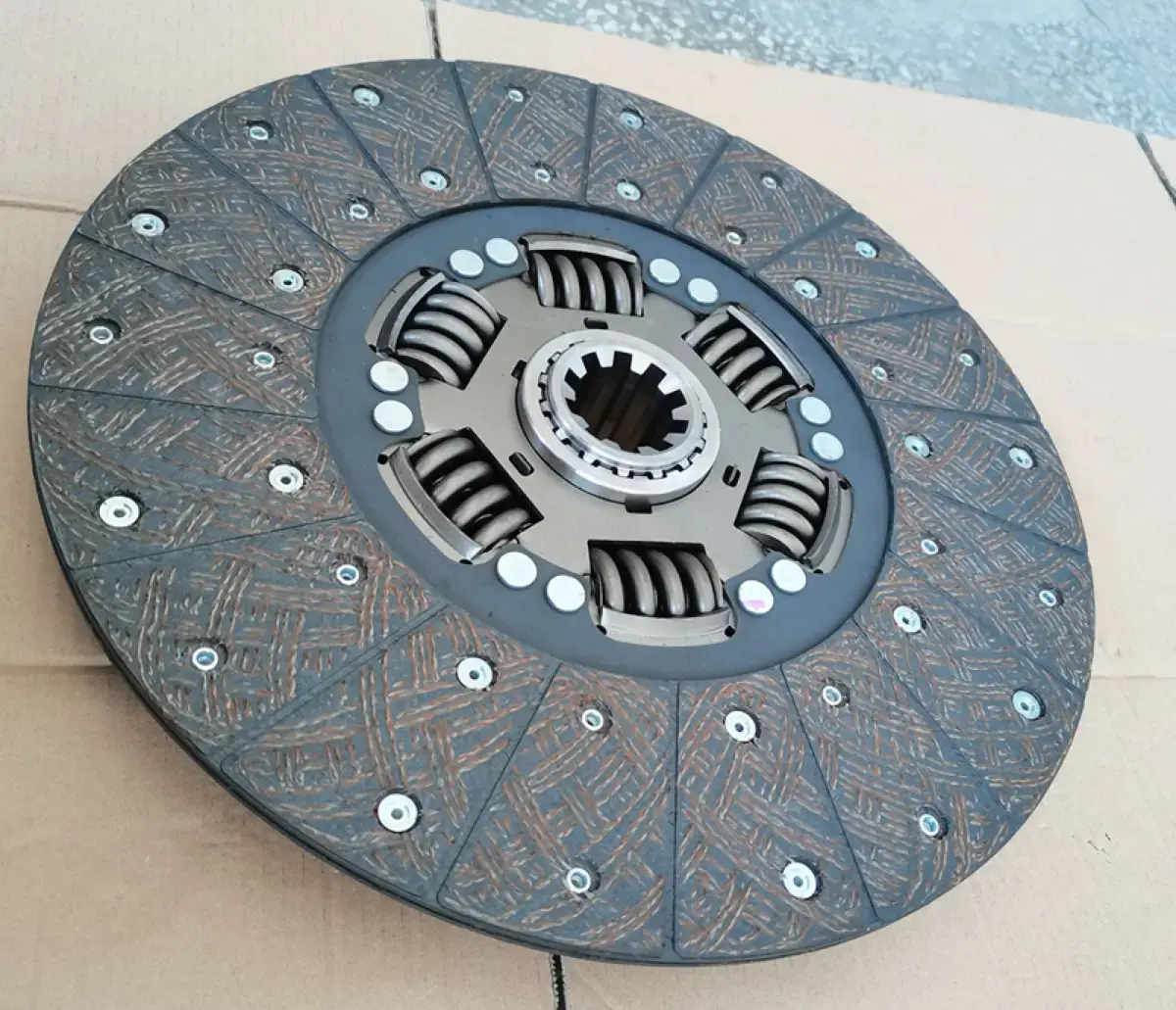 WG9725160390 Clutch Driven Disc Sinotruk Howo Clutch Plate Parts 1