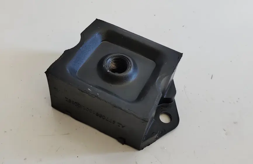 WG9770591001 Engine Front Mount Sino Truck Howo Spare Parts-2