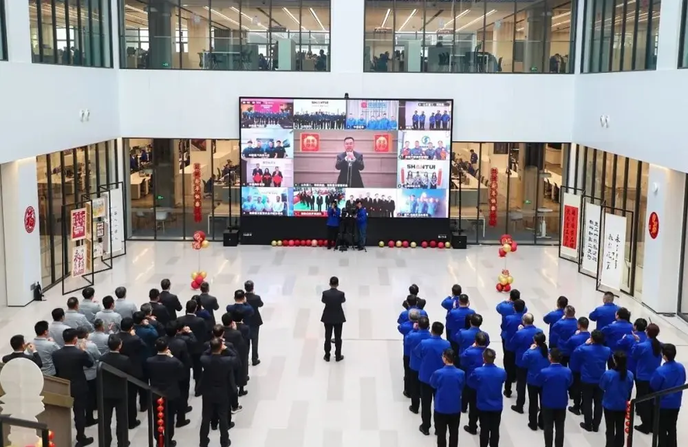 Sinotruk Group held a New Year’s greeting (1)